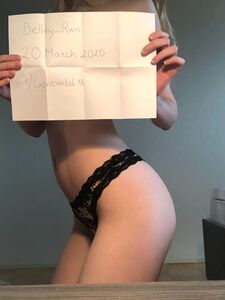 Bethhy Rwn onlyfans leaks nude photos