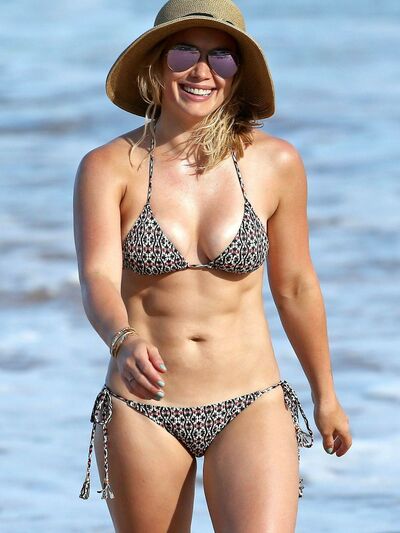Hilary Duff Paparazzi Bikini Beach Set Leaked