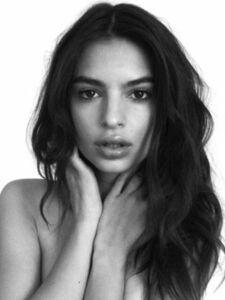 Super Model Emily Ratajkowski Nude Leaks