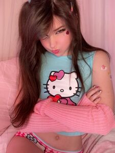 Belle Delphine Hello Kitty full pussy leaks